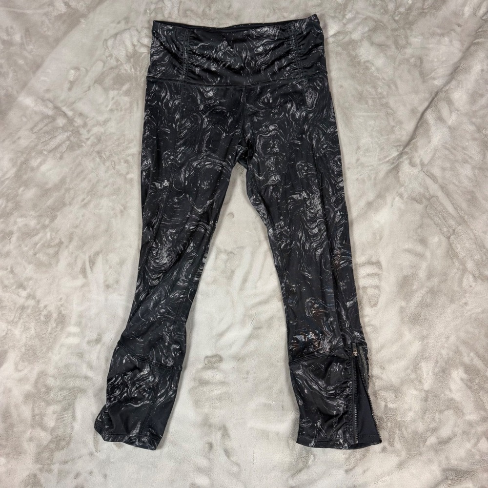 Lululemon Speed Up Crop Leggings Black White Swirl Marble Size 6 Zipper Hem